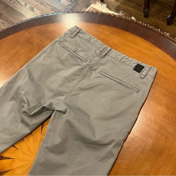 Vuori Men’s Collins Chino Pant Gray 30 Tailored Stretch Twill Sueded Cotton
